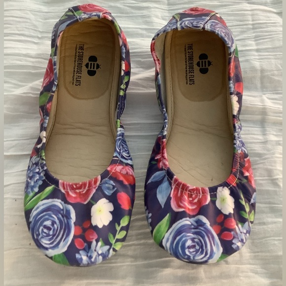 The Storehouse Flts Shoes - The Storehouse Flats Freedom Floral Dark Blue Size 8 EUC